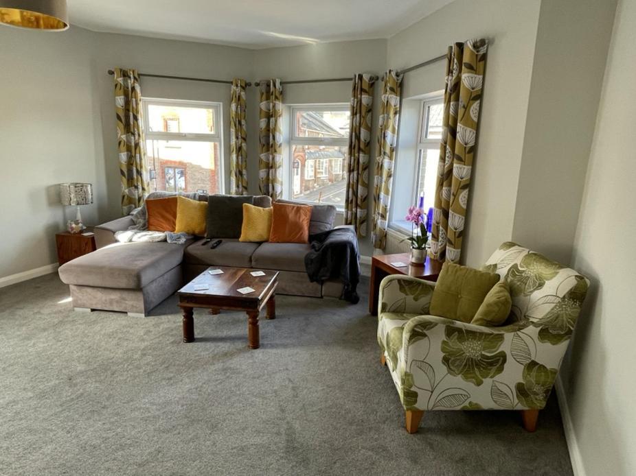 Apartment Flat *